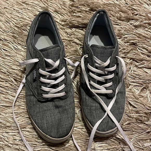 VANS Woman’s 6.5 Gray‎ Low Top Vans - Picture 1 of 7